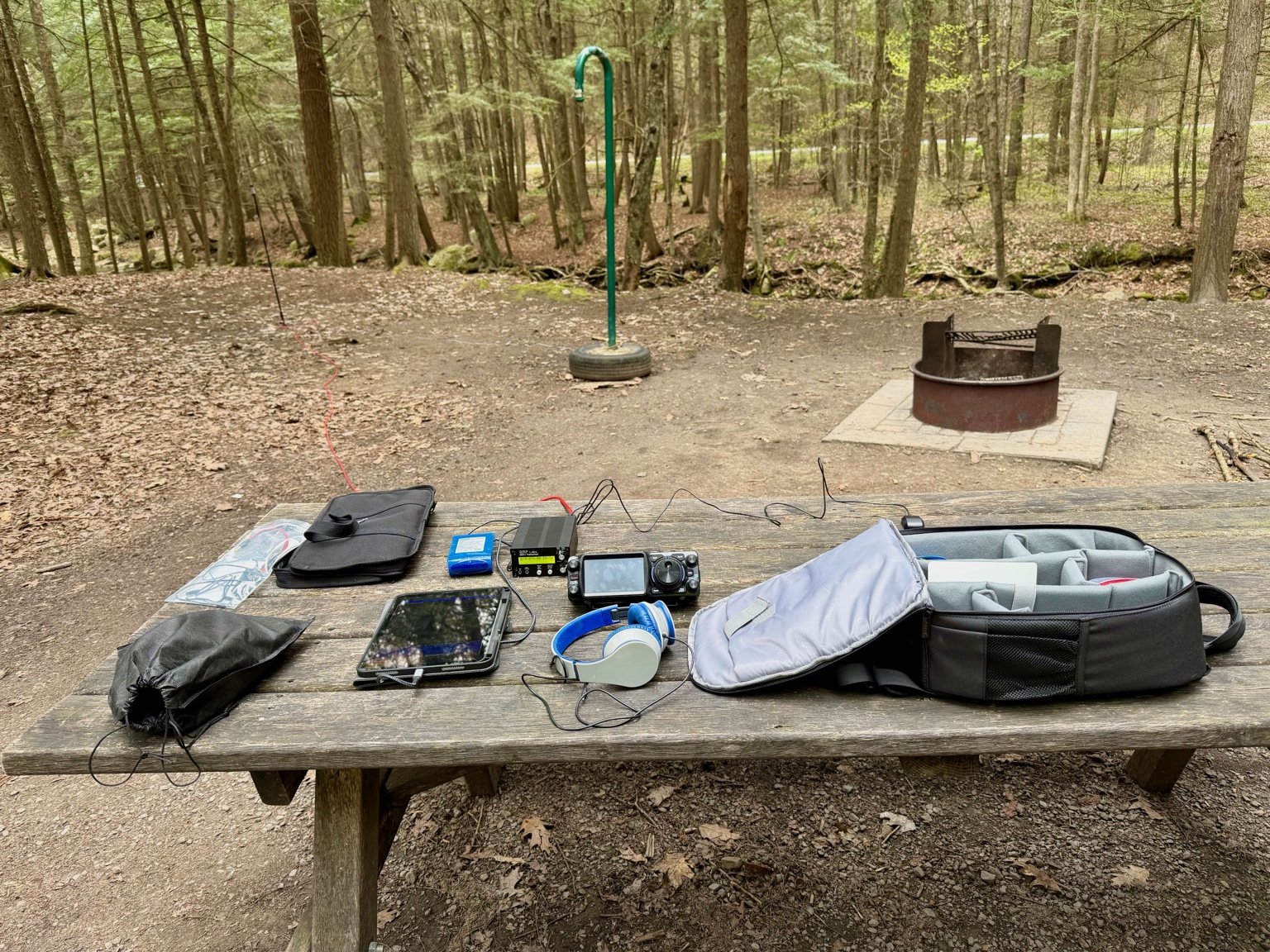 Portable POTA setup on a picnic table